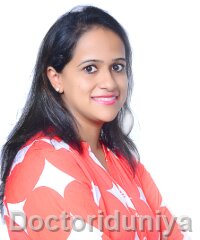 Dr Zainab Safderi